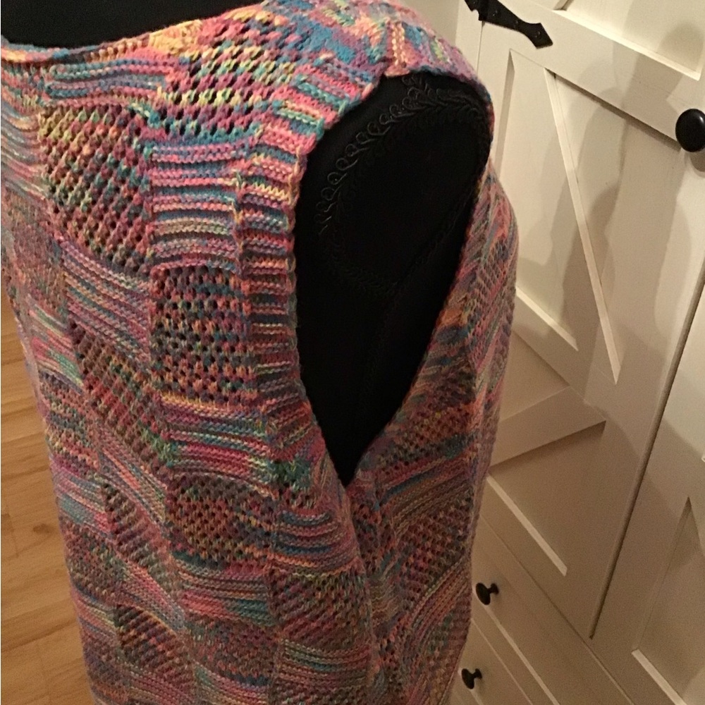 Colorful Knit Sleeveless Tank Top - Picture 4 of 5